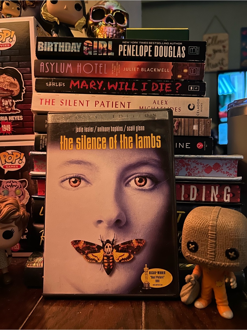 The Silence of the Lambs DVD — Classic Thriller in Black and Cream